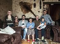Kinga Hajduk • „(Nie) moja rodzina” • cykl 29 fotografii oraz nagrań dźwiękowych. • Projekt został zrealizowany we współpracy z Jakubem Garusem.